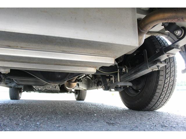 ハイエースバン ＲＶビックフット　スウィング４．７ｎ　２．８ＤＴ　４ＷＤ　キャンピングカー　シンク　冷蔵庫　ＦＦヒーター　電子レンジ　１５００Ｗインバーター　コロナ製冷風機　ツインサブバッテリー　走行充電　外部充電　マックスファン　床下収納　１オーナー車（30枚目）