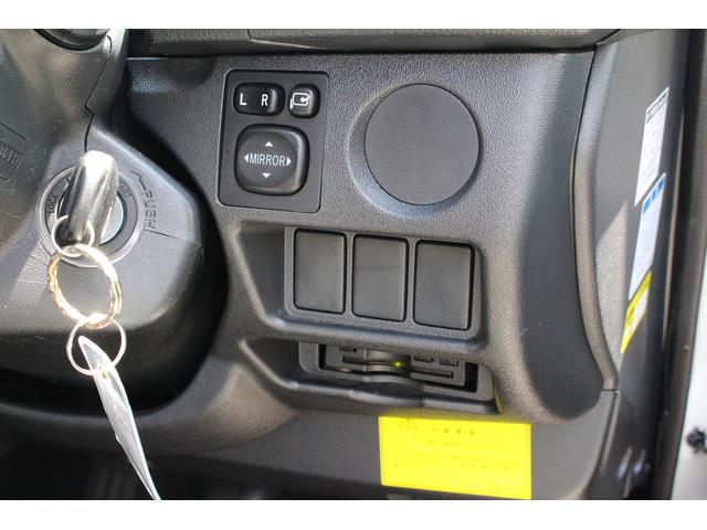 ハイエースバン ＲＶビックフット　スウィング４．７ｎ　２．８ＤＴ　４ＷＤ　キャンピングカー　シンク　冷蔵庫　ＦＦヒーター　電子レンジ　１５００Ｗインバーター　コロナ製冷風機　ツインサブバッテリー　走行充電　外部充電　マックスファン　床下収納　１オーナー車（45枚目）