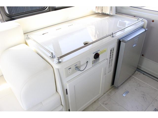 ハイエースバン ＲＶビックフット　スウィング４．７ｎ　２．８ＤＴ　４ＷＤ　キャンピングカー　シンク　冷蔵庫　ＦＦヒーター　電子レンジ　１５００Ｗインバーター　コロナ製冷風機　ツインサブバッテリー　走行充電　外部充電　マックスファン　床下収納　１オーナー車（54枚目）