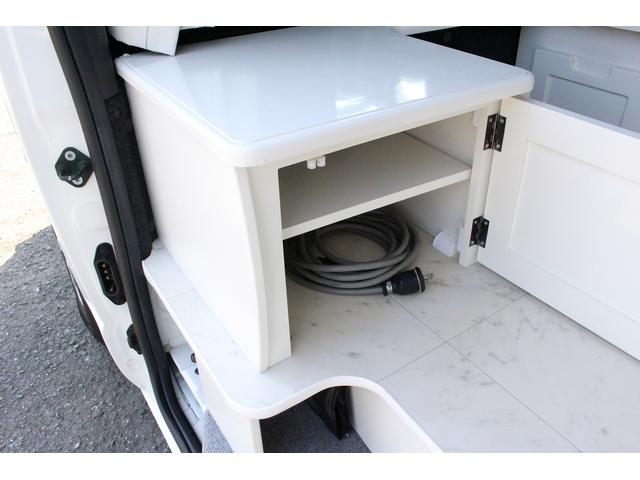 ハイエースバン ＲＶビックフット　スウィング４．７ｎ　２．８ＤＴ　４ＷＤ　キャンピングカー　シンク　冷蔵庫　ＦＦヒーター　電子レンジ　１５００Ｗインバーター　コロナ製冷風機　ツインサブバッテリー　走行充電　外部充電　マックスファン　床下収納　１オーナー車（57枚目）