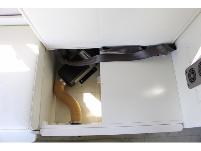 ハイエースバン ＲＶビックフット　スウィング４．７ｎ　２．８ＤＴ　４ＷＤ　キャンピングカー　シンク　冷蔵庫　ＦＦヒーター　電子レンジ　１５００Ｗインバーター　コロナ製冷風機　ツインサブバッテリー　走行充電　外部充電　マックスファン　床下収納　１オーナー車（59枚目）