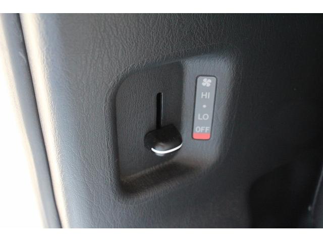ハイエースバン ＲＶビックフット　スウィング４．７ｎ　２．８ＤＴ　４ＷＤ　キャンピングカー　シンク　冷蔵庫　ＦＦヒーター　電子レンジ　１５００Ｗインバーター　コロナ製冷風機　ツインサブバッテリー　走行充電　外部充電　マックスファン　床下収納　１オーナー車（60枚目）