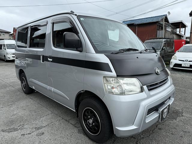 ライトエースバン ステージ２１　リゾートデュオ　ルクシオ　４ＷＤ　キャンピングカー　ＦＦヒーター　１５００Ｗインバーター　ツインサブバッテリー　走行充電　外部充電　シンク　ポータブル冷蔵庫　フリップダウンモニター　電子レンジ　フレキシブルソーラーパネル　ナビ（18枚目）
