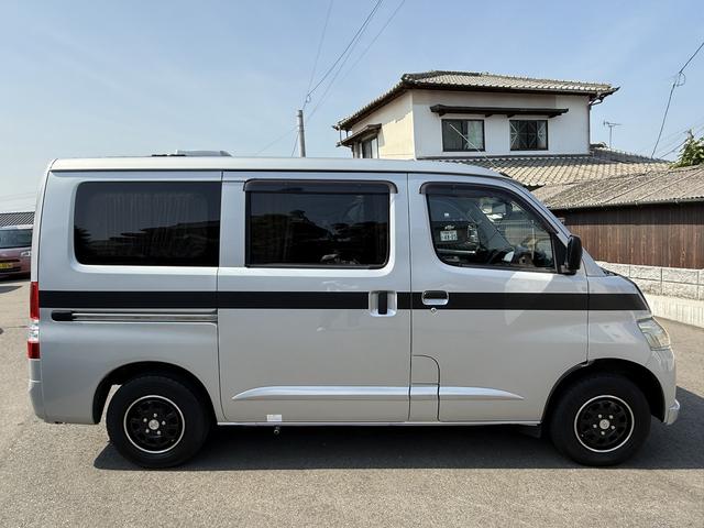 ライトエースバン ステージ２１　リゾートデュオ　ルクシオ　４ＷＤ　キャンピングカー　ＦＦヒーター　１５００Ｗインバーター　ツインサブバッテリー　走行充電　外部充電　シンク　ポータブル冷蔵庫　フリップダウンモニター　電子レンジ　フレキシブルソーラーパネル　ナビ（23枚目）