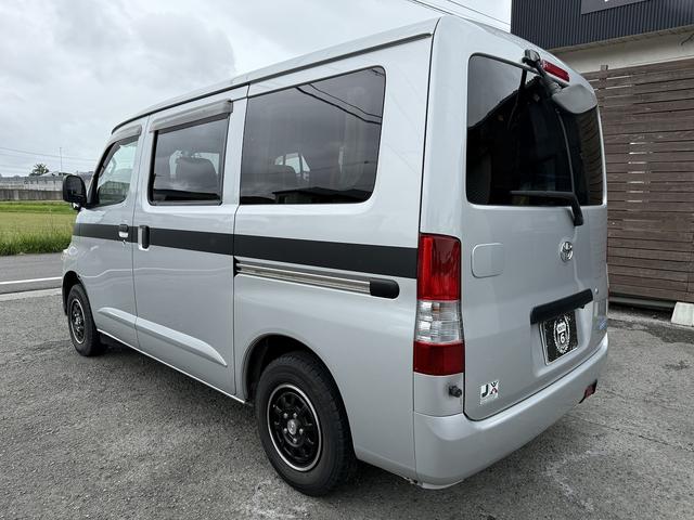 ライトエースバン ステージ２１　リゾートデュオ　ルクシオ　４ＷＤ　キャンピングカー　ＦＦヒーター　１５００Ｗインバーター　ツインサブバッテリー　走行充電　外部充電　シンク　ポータブル冷蔵庫　フリップダウンモニター　電子レンジ　フレキシブルソーラーパネル　ナビ（25枚目）