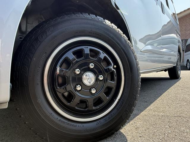 ライトエースバン ステージ２１　リゾートデュオ　ルクシオ　４ＷＤ　キャンピングカー　ＦＦヒーター　１５００Ｗインバーター　ツインサブバッテリー　走行充電　外部充電　シンク　ポータブル冷蔵庫　フリップダウンモニター　電子レンジ　フレキシブルソーラーパネル　ナビ（26枚目）