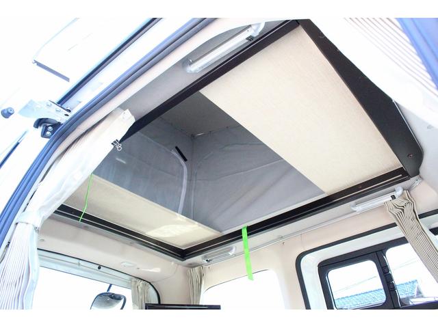 ＮＶ２００バネットバン キャンピングカー広島　ポップコンｅＥ　ポップアップルーフ　ＦＦヒーター　冷蔵庫　シンク　カセットコンロ　架装部ＴＶ　サブバッテリー　走行充電器　外部充電器　３５０Ｗインバーター　地デジチューナー　ナビ　バックカメラ　ＥＴＣ　１オーナー車（2枚目）
