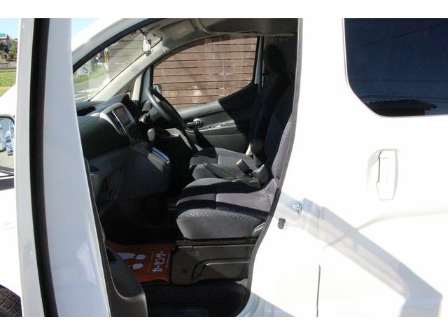 ＮＶ２００バネットバン キャンピングカー広島　ポップコンｅＥ　ポップアップルーフ　ＦＦヒーター　冷蔵庫　シンク　カセットコンロ　架装部ＴＶ　サブバッテリー　走行充電器　外部充電器　３５０Ｗインバーター　地デジチューナー　ナビ　バックカメラ　ＥＴＣ　１オーナー車（42枚目）