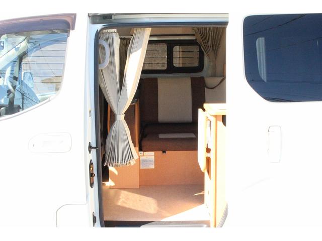 ＮＶ２００バネットバン キャンピングカー広島　ポップコンｅＥ　ポップアップルーフ　ＦＦヒーター　冷蔵庫　シンク　カセットコンロ　架装部ＴＶ　サブバッテリー　走行充電器　外部充電器　３５０Ｗインバーター　地デジチューナー　ナビ　バックカメラ　ＥＴＣ　１オーナー車（54枚目）