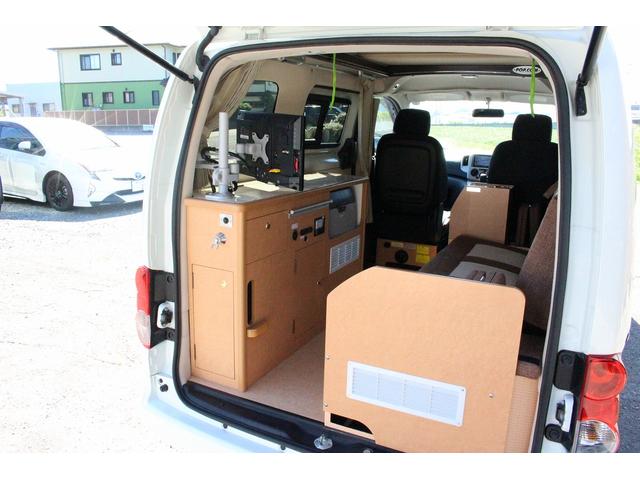ＮＶ２００バネットバン キャンピングカー広島　ポップコンｅＥ　ポップアップルーフ　ＦＦヒーター　冷蔵庫　シンク　カセットコンロ　架装部ＴＶ　サブバッテリー　走行充電器　外部充電器　３５０Ｗインバーター　地デジチューナー　ナビ　バックカメラ　ＥＴＣ　１オーナー車（57枚目）