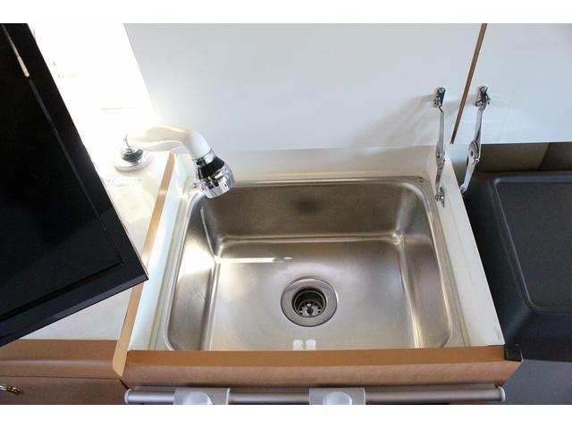 ＮＶ２００バネットバン キャンピングカー広島　ポップコンｅＥ　ポップアップルーフ　ＦＦヒーター　冷蔵庫　シンク　カセットコンロ　架装部ＴＶ　サブバッテリー　走行充電器　外部充電器　３５０Ｗインバーター　地デジチューナー　ナビ　バックカメラ　ＥＴＣ　１オーナー車（59枚目）