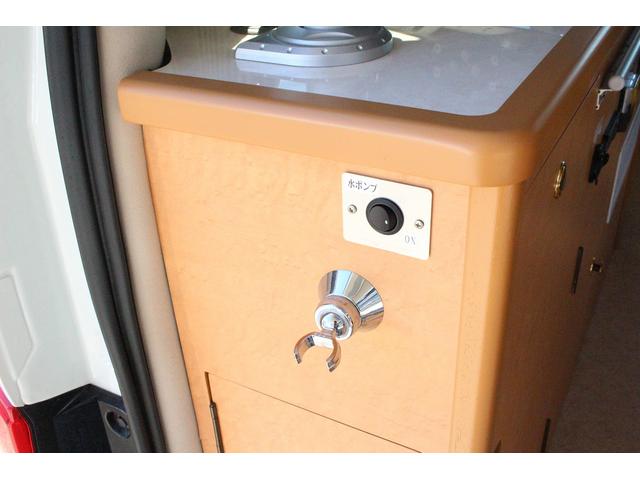 ＮＶ２００バネットバン キャンピングカー広島　ポップコンｅＥ　ポップアップルーフ　ＦＦヒーター　冷蔵庫　シンク　カセットコンロ　架装部ＴＶ　サブバッテリー　走行充電器　外部充電器　３５０Ｗインバーター　地デジチューナー　ナビ　バックカメラ　ＥＴＣ　１オーナー車（62枚目）