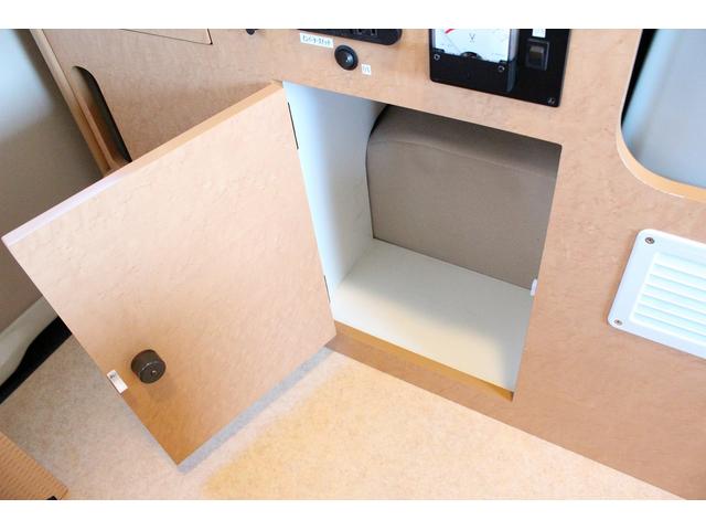 ＮＶ２００バネットバン キャンピングカー広島　ポップコンｅＥ　ポップアップルーフ　ＦＦヒーター　冷蔵庫　シンク　カセットコンロ　架装部ＴＶ　サブバッテリー　走行充電器　外部充電器　３５０Ｗインバーター　地デジチューナー　ナビ　バックカメラ　ＥＴＣ　１オーナー車（64枚目）