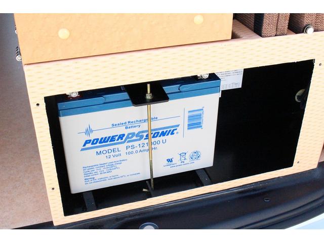 ＮＶ２００バネットバン キャンピングカー広島　ポップコンｅＥ　ポップアップルーフ　ＦＦヒーター　冷蔵庫　シンク　カセットコンロ　架装部ＴＶ　サブバッテリー　走行充電器　外部充電器　３５０Ｗインバーター　地デジチューナー　ナビ　バックカメラ　ＥＴＣ　１オーナー車（68枚目）