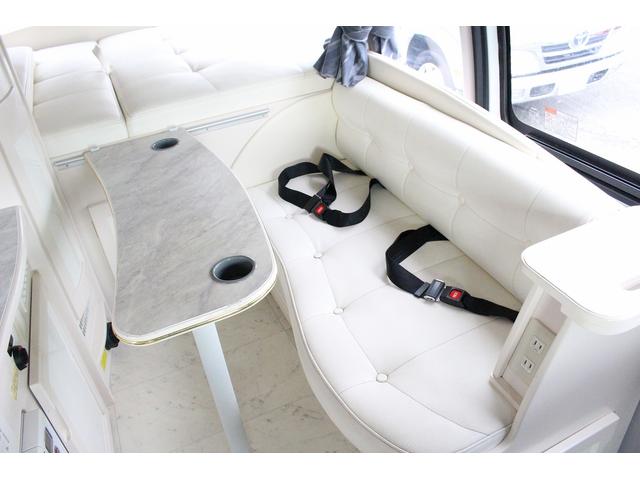 ハイエースバン ＲＶビックフット　リトルノオクタービアＭ　ＦＦヒーター　１５００Ｗインバーター　冷蔵庫　ソーラーパネル（２枚）　シンク　ＩＨコンロ　レンジ　ツインサブＢＴ　走行充電　外部充電　マックスファン　フリップダウンモニター　リアスピーカー　１オーナー（4枚目）