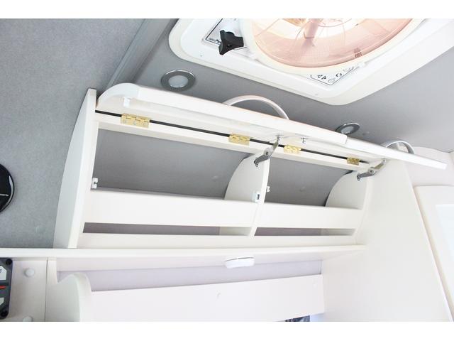 ハイエースバン ＲＶビックフット　リトルノオクタービアＭ　ＦＦヒーター　１５００Ｗインバーター　冷蔵庫　ソーラーパネル（２枚）　シンク　ＩＨコンロ　レンジ　ツインサブＢＴ　走行充電　外部充電　マックスファン　フリップダウンモニター　リアスピーカー　１オーナー（11枚目）