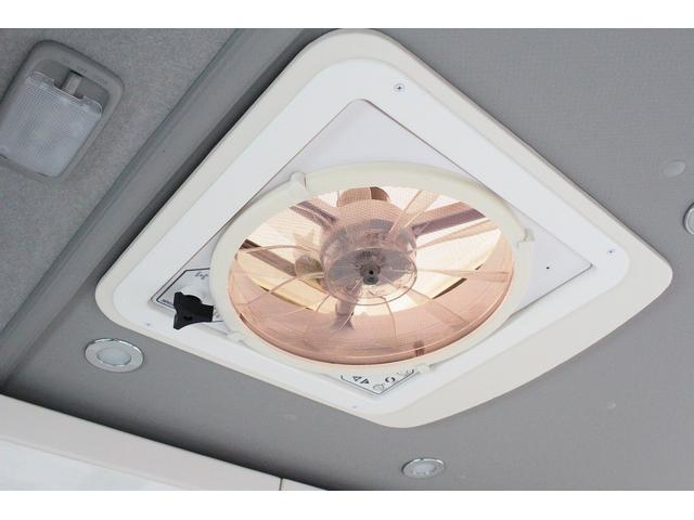 ハイエースバン ＲＶビックフット　リトルノオクタービアＭ　ＦＦヒーター　１５００Ｗインバーター　冷蔵庫　ソーラーパネル（２枚）　シンク　ＩＨコンロ　レンジ　ツインサブＢＴ　走行充電　外部充電　マックスファン　フリップダウンモニター　リアスピーカー　１オーナー（12枚目）