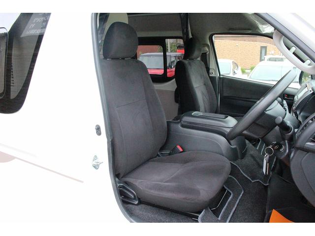 ハイエースバン ＲＶビックフット　リトルノオクタービアＭ　ＦＦヒーター　１５００Ｗインバーター　冷蔵庫　ソーラーパネル（２枚）　シンク　ＩＨコンロ　レンジ　ツインサブＢＴ　走行充電　外部充電　マックスファン　フリップダウンモニター　リアスピーカー　１オーナー（17枚目）
