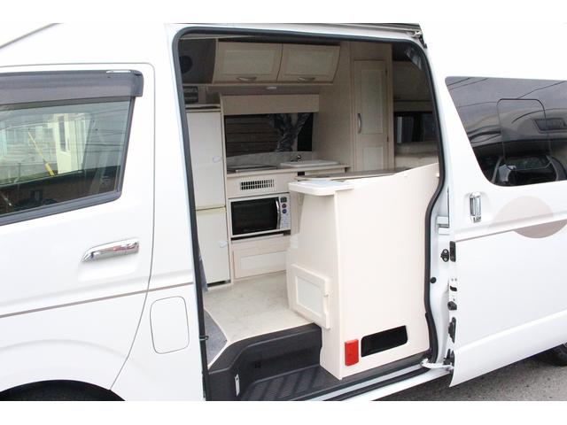 ハイエースバン ＲＶビックフット　リトルノオクタービアＭ　ＦＦヒーター　１５００Ｗインバーター　冷蔵庫　ソーラーパネル（２枚）　シンク　ＩＨコンロ　レンジ　ツインサブＢＴ　走行充電　外部充電　マックスファン　フリップダウンモニター　リアスピーカー　１オーナー（43枚目）