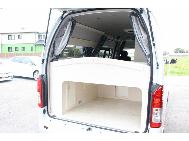 ハイエースバン ＲＶビックフット　リトルノオクタービアＭ　ＦＦヒーター　１５００Ｗインバーター　冷蔵庫　ソーラーパネル（２枚）　シンク　ＩＨコンロ　レンジ　ツインサブＢＴ　走行充電　外部充電　マックスファン　フリップダウンモニター　リアスピーカー　１オーナー（44枚目）