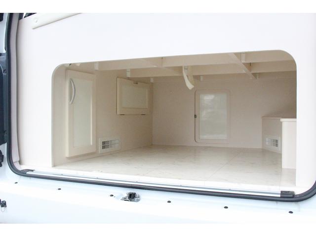 ハイエースバン ＲＶビックフット　リトルノオクタービアＭ　ＦＦヒーター　１５００Ｗインバーター　冷蔵庫　ソーラーパネル（２枚）　シンク　ＩＨコンロ　レンジ　ツインサブＢＴ　走行充電　外部充電　マックスファン　フリップダウンモニター　リアスピーカー　１オーナー（46枚目）