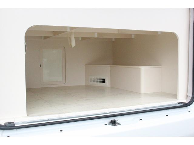 ハイエースバン ＲＶビックフット　リトルノオクタービアＭ　ＦＦヒーター　１５００Ｗインバーター　冷蔵庫　ソーラーパネル（２枚）　シンク　ＩＨコンロ　レンジ　ツインサブＢＴ　走行充電　外部充電　マックスファン　フリップダウンモニター　リアスピーカー　１オーナー（48枚目）