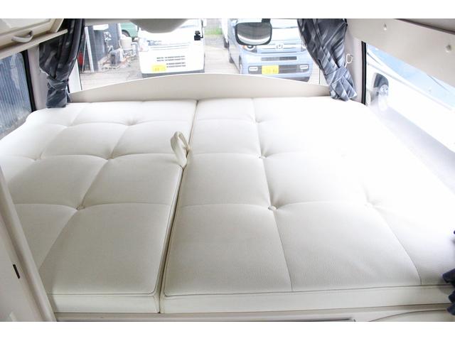 ハイエースバン ＲＶビックフット　リトルノオクタービアＭ　ＦＦヒーター　１５００Ｗインバーター　冷蔵庫　ソーラーパネル（２枚）　シンク　ＩＨコンロ　レンジ　ツインサブＢＴ　走行充電　外部充電　マックスファン　フリップダウンモニター　リアスピーカー　１オーナー（49枚目）