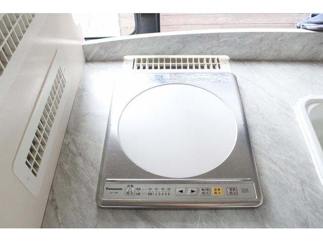 ハイエースバン ＲＶビックフット　リトルノオクタービアＭ　ＦＦヒーター　１５００Ｗインバーター　冷蔵庫　ソーラーパネル（２枚）　シンク　ＩＨコンロ　レンジ　ツインサブＢＴ　走行充電　外部充電　マックスファン　フリップダウンモニター　リアスピーカー　１オーナー（53枚目）