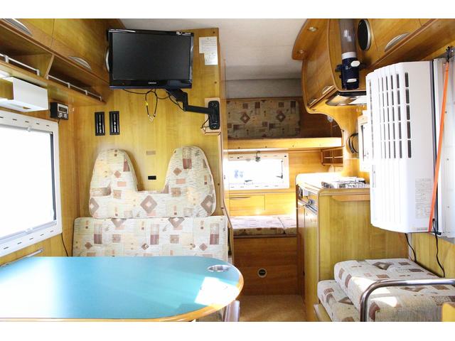 カムロード バンテック　ジル５２０　４ＷＤ　ウィンドウエアコン　ＦＦヒーター　トイレ　シャワー　温水ボイラー　３ＷＡＹ冷蔵庫　サブバッテリー　走行充電　外部充電　架装部ＴＶ　ルーフベント　オーニング　サイクルキャリア　走行用リアクーラー（2枚目）