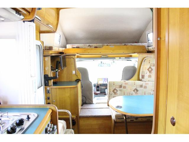 カムロード バンテック　ジル５２０　４ＷＤ　ウィンドウエアコン　ＦＦヒーター　トイレ　シャワー　温水ボイラー　３ＷＡＹ冷蔵庫　サブバッテリー　走行充電　外部充電　架装部ＴＶ　ルーフベント　オーニング　サイクルキャリア　走行用リアクーラー（3枚目）