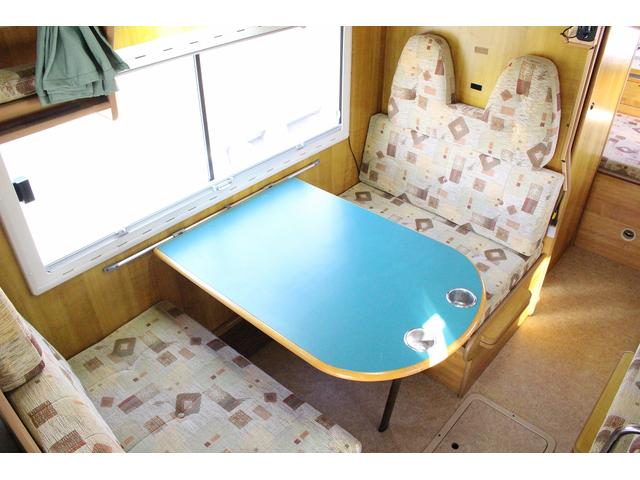 カムロード バンテック　ジル５２０　４ＷＤ　ウィンドウエアコン　ＦＦヒーター　トイレ　シャワー　温水ボイラー　３ＷＡＹ冷蔵庫　サブバッテリー　走行充電　外部充電　架装部ＴＶ　ルーフベント　オーニング　サイクルキャリア　走行用リアクーラー（4枚目）