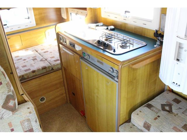 カムロード バンテック　ジル５２０　４ＷＤ　ウィンドウエアコン　ＦＦヒーター　トイレ　シャワー　温水ボイラー　３ＷＡＹ冷蔵庫　サブバッテリー　走行充電　外部充電　架装部ＴＶ　ルーフベント　オーニング　サイクルキャリア　走行用リアクーラー（8枚目）