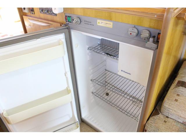 カムロード バンテック　ジル５２０　４ＷＤ　ウィンドウエアコン　ＦＦヒーター　トイレ　シャワー　温水ボイラー　３ＷＡＹ冷蔵庫　サブバッテリー　走行充電　外部充電　架装部ＴＶ　ルーフベント　オーニング　サイクルキャリア　走行用リアクーラー（9枚目）