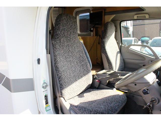 カムロード バンテック　ジル５２０　４ＷＤ　ウィンドウエアコン　ＦＦヒーター　トイレ　シャワー　温水ボイラー　３ＷＡＹ冷蔵庫　サブバッテリー　走行充電　外部充電　架装部ＴＶ　ルーフベント　オーニング　サイクルキャリア　走行用リアクーラー（16枚目）