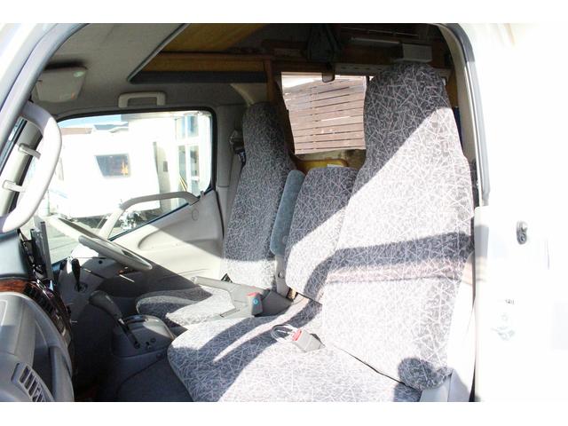 カムロード バンテック　ジル５２０　４ＷＤ　ウィンドウエアコン　ＦＦヒーター　トイレ　シャワー　温水ボイラー　３ＷＡＹ冷蔵庫　サブバッテリー　走行充電　外部充電　架装部ＴＶ　ルーフベント　オーニング　サイクルキャリア　走行用リアクーラー（17枚目）