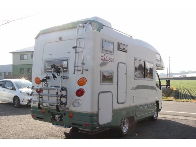 カムロード バンテック　ジル５２０　４ＷＤ　ウィンドウエアコン　ＦＦヒーター　トイレ　シャワー　温水ボイラー　３ＷＡＹ冷蔵庫　サブバッテリー　走行充電　外部充電　架装部ＴＶ　ルーフベント　オーニング　サイクルキャリア　走行用リアクーラー（19枚目）