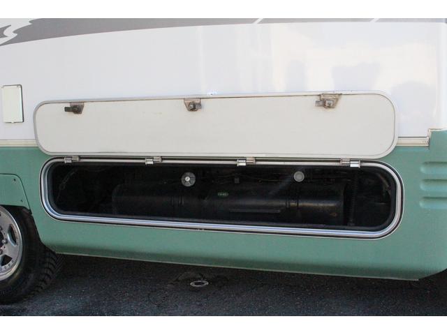 カムロード バンテック　ジル５２０　４ＷＤ　ウィンドウエアコン　ＦＦヒーター　トイレ　シャワー　温水ボイラー　３ＷＡＹ冷蔵庫　サブバッテリー　走行充電　外部充電　架装部ＴＶ　ルーフベント　オーニング　サイクルキャリア　走行用リアクーラー（30枚目）