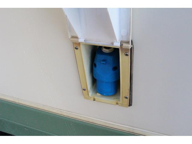 カムロード バンテック　ジル５２０　４ＷＤ　ウィンドウエアコン　ＦＦヒーター　トイレ　シャワー　温水ボイラー　３ＷＡＹ冷蔵庫　サブバッテリー　走行充電　外部充電　架装部ＴＶ　ルーフベント　オーニング　サイクルキャリア　走行用リアクーラー（31枚目）