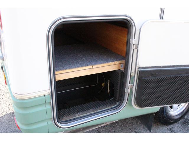 カムロード バンテック　ジル５２０　４ＷＤ　ウィンドウエアコン　ＦＦヒーター　トイレ　シャワー　温水ボイラー　３ＷＡＹ冷蔵庫　サブバッテリー　走行充電　外部充電　架装部ＴＶ　ルーフベント　オーニング　サイクルキャリア　走行用リアクーラー（33枚目）