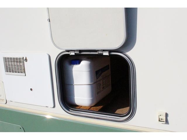 カムロード バンテック　ジル５２０　４ＷＤ　ウィンドウエアコン　ＦＦヒーター　トイレ　シャワー　温水ボイラー　３ＷＡＹ冷蔵庫　サブバッテリー　走行充電　外部充電　架装部ＴＶ　ルーフベント　オーニング　サイクルキャリア　走行用リアクーラー（34枚目）