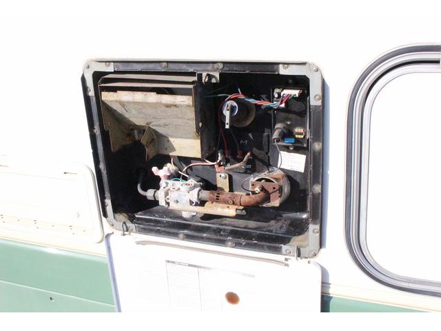 カムロード バンテック　ジル５２０　４ＷＤ　ウィンドウエアコン　ＦＦヒーター　トイレ　シャワー　温水ボイラー　３ＷＡＹ冷蔵庫　サブバッテリー　走行充電　外部充電　架装部ＴＶ　ルーフベント　オーニング　サイクルキャリア　走行用リアクーラー（35枚目）