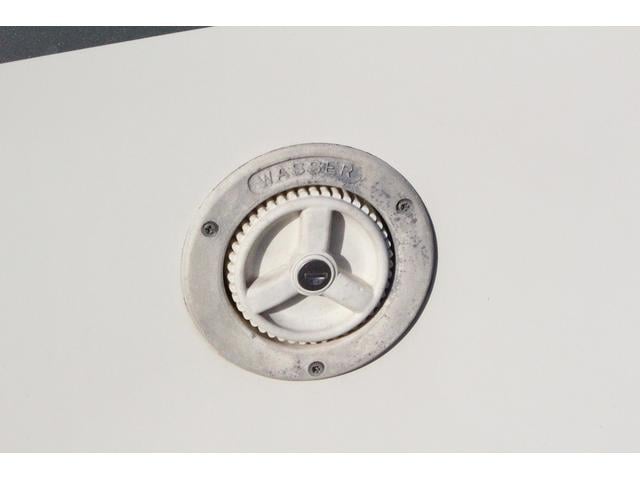 カムロード バンテック　ジル５２０　４ＷＤ　ウィンドウエアコン　ＦＦヒーター　トイレ　シャワー　温水ボイラー　３ＷＡＹ冷蔵庫　サブバッテリー　走行充電　外部充電　架装部ＴＶ　ルーフベント　オーニング　サイクルキャリア　走行用リアクーラー（40枚目）