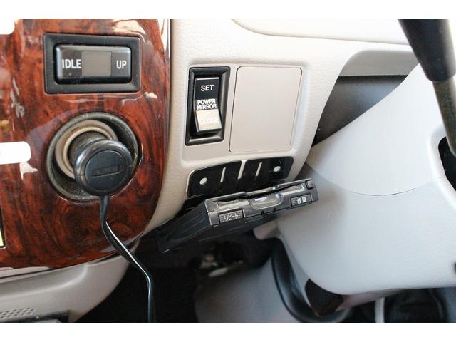 カムロード バンテック　ジル５２０　４ＷＤ　ウィンドウエアコン　ＦＦヒーター　トイレ　シャワー　温水ボイラー　３ＷＡＹ冷蔵庫　サブバッテリー　走行充電　外部充電　架装部ＴＶ　ルーフベント　オーニング　サイクルキャリア　走行用リアクーラー（48枚目）