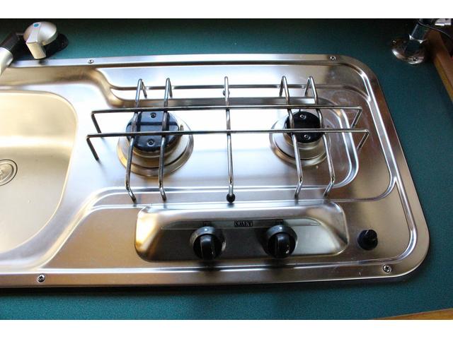 カムロード バンテック　ジル５２０　４ＷＤ　ウィンドウエアコン　ＦＦヒーター　トイレ　シャワー　温水ボイラー　３ＷＡＹ冷蔵庫　サブバッテリー　走行充電　外部充電　架装部ＴＶ　ルーフベント　オーニング　サイクルキャリア　走行用リアクーラー（56枚目）