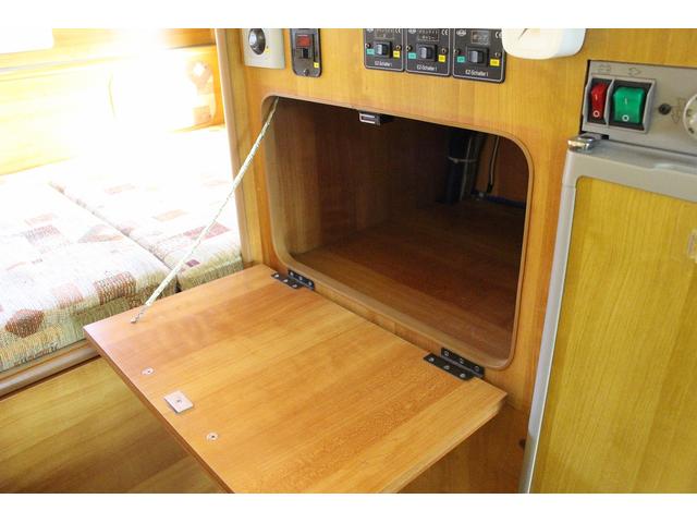 カムロード バンテック　ジル５２０　４ＷＤ　ウィンドウエアコン　ＦＦヒーター　トイレ　シャワー　温水ボイラー　３ＷＡＹ冷蔵庫　サブバッテリー　走行充電　外部充電　架装部ＴＶ　ルーフベント　オーニング　サイクルキャリア　走行用リアクーラー（58枚目）