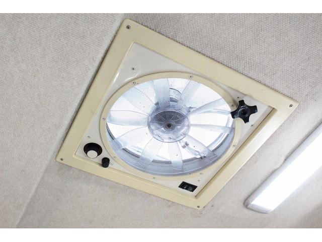 カムロード バンテック　ジル５２０　４ＷＤ　ウィンドウエアコン　ＦＦヒーター　トイレ　シャワー　温水ボイラー　３ＷＡＹ冷蔵庫　サブバッテリー　走行充電　外部充電　架装部ＴＶ　ルーフベント　オーニング　サイクルキャリア　走行用リアクーラー（63枚目）