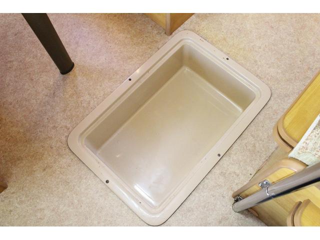 カムロード バンテック　ジル５２０　４ＷＤ　ウィンドウエアコン　ＦＦヒーター　トイレ　シャワー　温水ボイラー　３ＷＡＹ冷蔵庫　サブバッテリー　走行充電　外部充電　架装部ＴＶ　ルーフベント　オーニング　サイクルキャリア　走行用リアクーラー（66枚目）