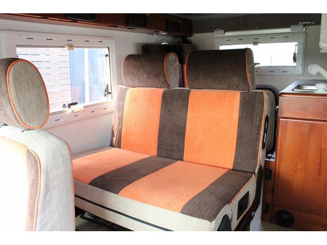 ＮＴ１００クリッパートラック スリーセブン　インディ７２７　１２Ｖクーラー　新品２００Ａｈリチウムバッテリー　ＦＦヒーター　新品走行充電器　新品外部充電器　新品フレキシブルソーラーパネル　シンク　リアスピーカー　前後ドライブレコーダー　ポップアップルーフ車（4枚目）