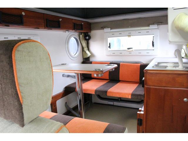 ＮＴ１００クリッパートラック スリーセブン　インディ７２７　１２Ｖクーラー　新品２００Ａｈリチウムバッテリー　ＦＦヒーター　新品走行充電器　新品外部充電器　新品フレキシブルソーラーパネル　シンク　リアスピーカー　前後ドライブレコーダー　ポップアップルーフ車（5枚目）