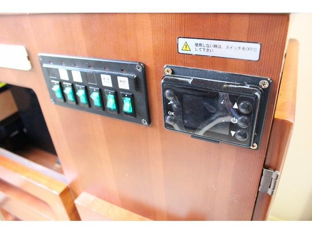 ＮＴ１００クリッパートラック スリーセブン　インディ７２７　１２Ｖクーラー　新品２００Ａｈリチウムバッテリー　ＦＦヒーター　新品走行充電器　新品外部充電器　新品フレキシブルソーラーパネル　シンク　リアスピーカー　前後ドライブレコーダー　ポップアップルーフ車（8枚目）